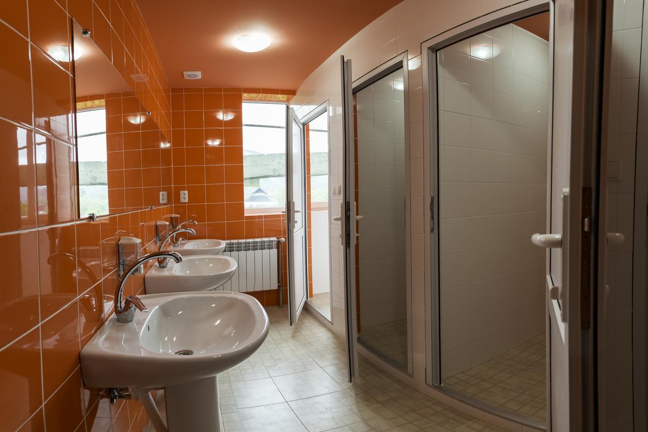 Dream Hostel Carpathians Rakhiv Bagian luar foto