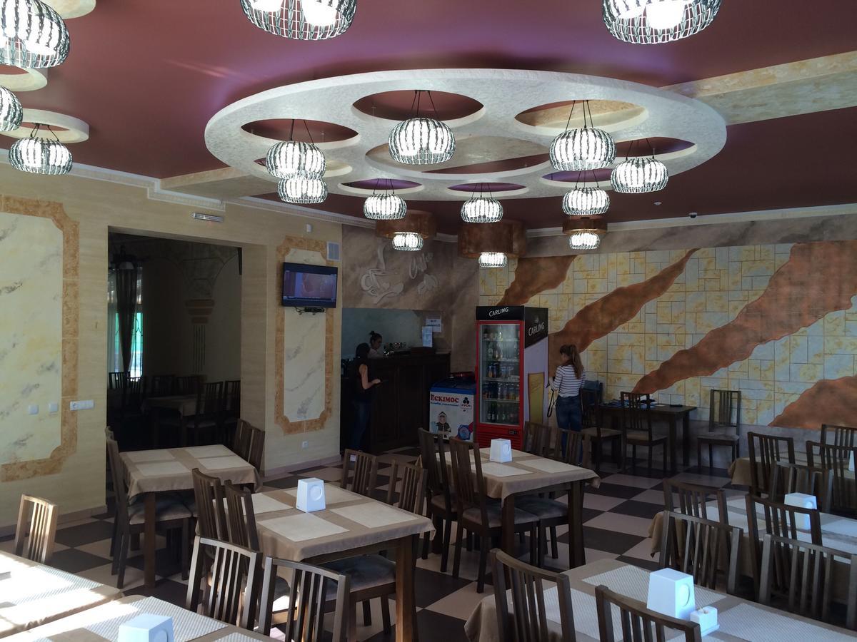 Dream Hostel Carpathians Rakhiv Bagian luar foto